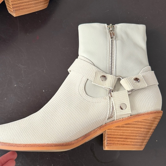 Caverley Women's Leather Cream Ankle Booties msrp $170 - Picture 4 of 5
